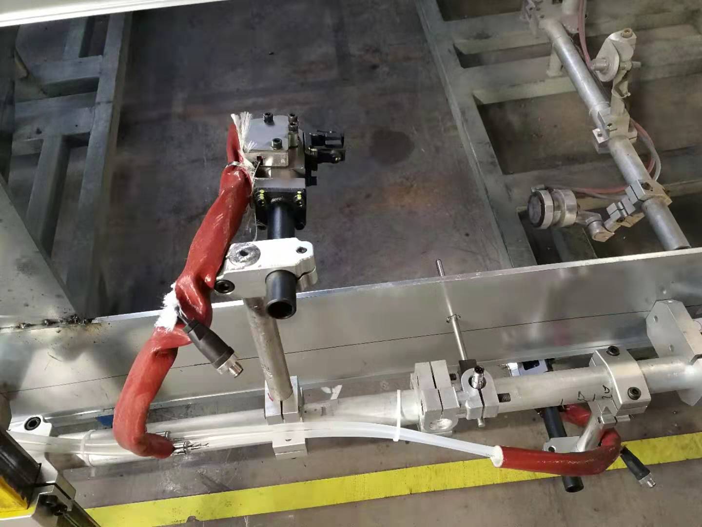热成型端拾器